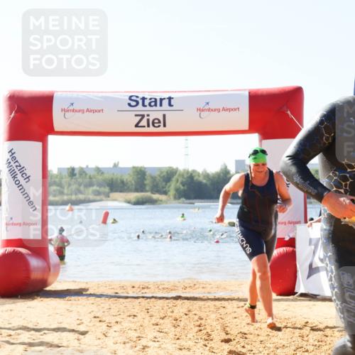 01.09.2024 - 17. Tribühne Triathlon Luisa Fischer http://msf.ph/oto/6926471 01.09.2024 10:57:22 Schwimmen 416, 427 meine-sportfotos.de