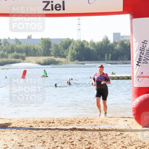 01.09.2024 - 17. Tribühne Triathlon Luisa Fischer http://msf.ph/oto/6926556 01.09.2024 10:58:13 Schwimmen 387, 425 meine-sportfotos.de