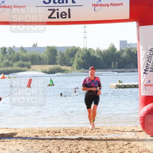 01.09.2024 - 17. Tribühne Triathlon Luisa Fischer http://msf.ph/oto/6926560 01.09.2024 10:58:14 Schwimmen 387, 425 meine-sportfotos.de
