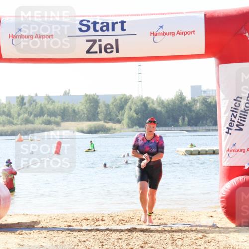 01.09.2024 - 17. Tribühne Triathlon Luisa Fischer http://msf.ph/oto/6926562 01.09.2024 10:58:15 Schwimmen 387, 425 meine-sportfotos.de
