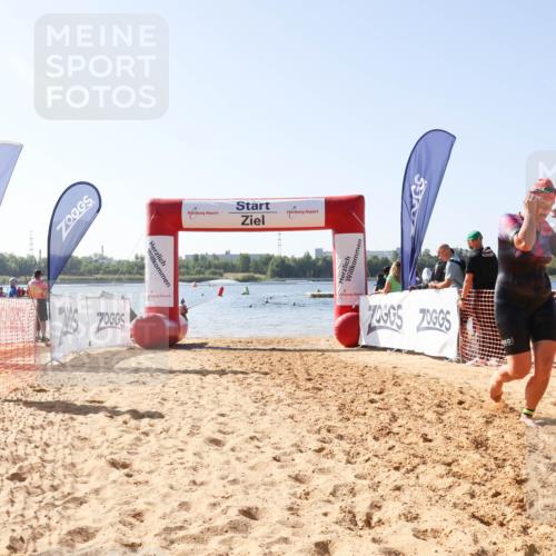 01.09.2024 - 17. Tribühne Triathlon Luisa Fischer http://msf.ph/oto/6926577 01.09.2024 10:58:20 Schwimmen 425 meine-sportfotos.de