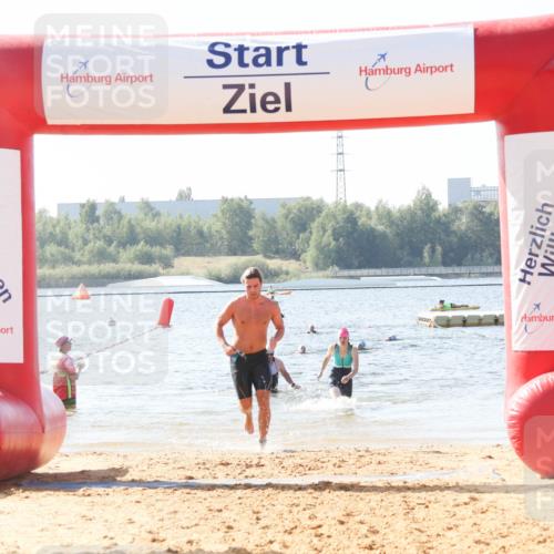 01.09.2024 - 17. Tribühne Triathlon Luisa Fischer http://msf.ph/oto/6926588 01.09.2024 10:58:46 Schwimmen 60, 420 meine-sportfotos.de