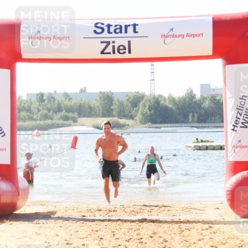 01.09.2024 - 17. Tribühne Triathlon Luisa Fischer http://msf.ph/oto/6926590 01.09.2024 10:58:46 Schwimmen 60, 420 meine-sportfotos.de