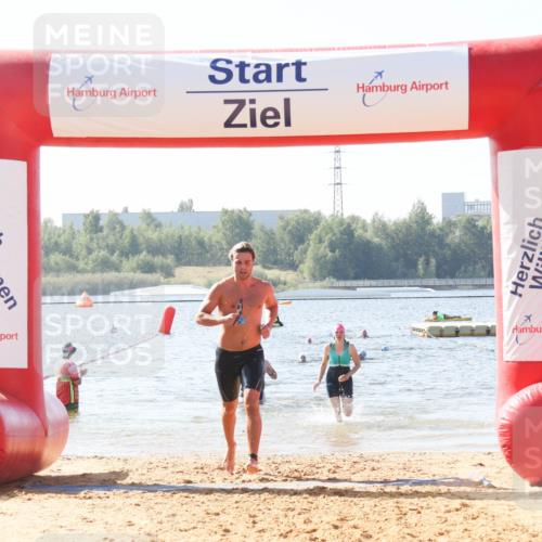 01.09.2024 - 17. Tribühne Triathlon Luisa Fischer http://msf.ph/oto/6926592 01.09.2024 10:58:47 Schwimmen 60, 420 meine-sportfotos.de