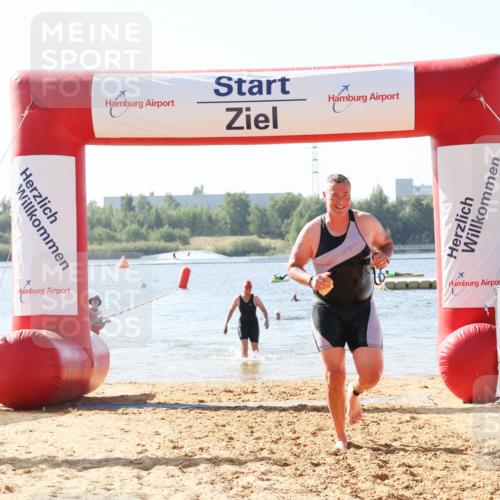 01.09.2024 - 17. Tribühne Triathlon Luisa Fischer http://msf.ph/oto/6926630 01.09.2024 10:58:59 Schwimmen 400, 420, 434 meine-sportfotos.de
