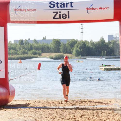 01.09.2024 - 17. Tribühne Triathlon Luisa Fischer http://msf.ph/oto/6926643 01.09.2024 10:59:03 Schwimmen 400, 434 meine-sportfotos.de