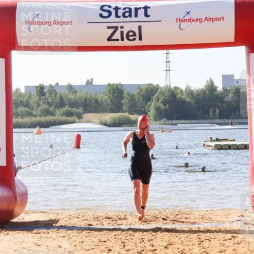 01.09.2024 - 17. Tribühne Triathlon Luisa Fischer http://msf.ph/oto/6926646 01.09.2024 10:59:04 Schwimmen 400, 434 meine-sportfotos.de