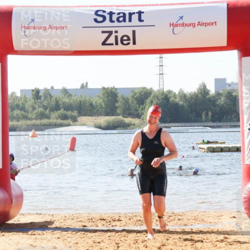 01.09.2024 - 17. Tribühne Triathlon Luisa Fischer http://msf.ph/oto/6926652 01.09.2024 10:59:05 Schwimmen 400, 434 meine-sportfotos.de