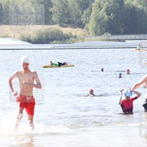01.09.2024 - 17. Tribühne Triathlon Luisa Fischer http://msf.ph/oto/6926672 01.09.2024 10:59:17 Schwimmen 333, 429 meine-sportfotos.de