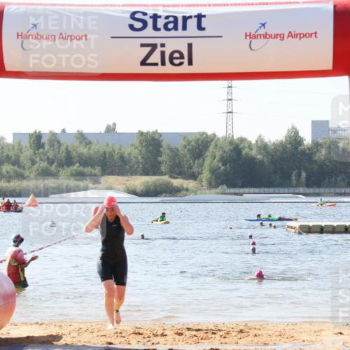 01.09.2024 - 17. Tribühne Triathlon Luisa Fischer http://msf.ph/oto/6926742 01.09.2024 10:59:47 Schwimmen 377 meine-sportfotos.de