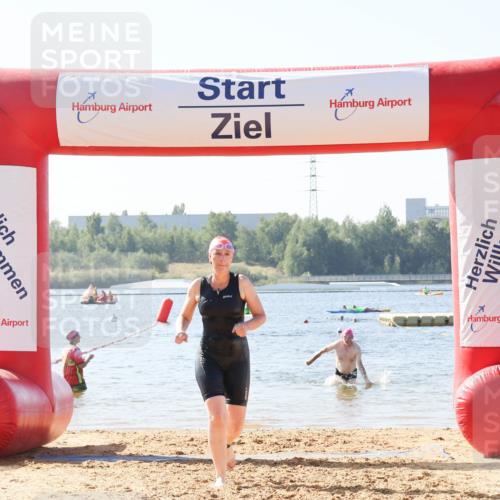 01.09.2024 - 17. Tribühne Triathlon Luisa Fischer http://msf.ph/oto/6926751 01.09.2024 10:59:50 Schwimmen 377, 443 meine-sportfotos.de