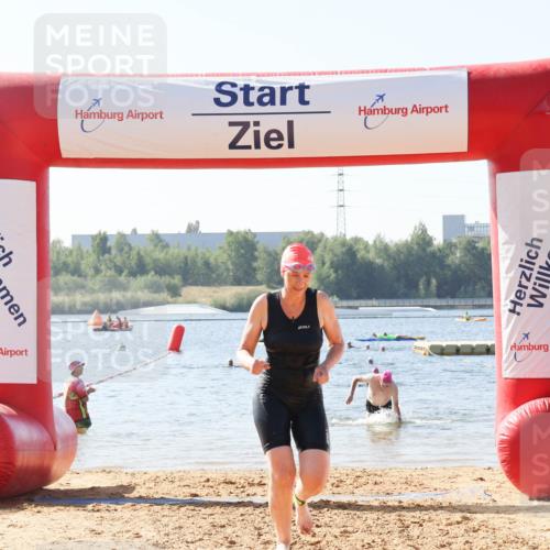 01.09.2024 - 17. Tribühne Triathlon Luisa Fischer http://msf.ph/oto/6926754 01.09.2024 10:59:51 Schwimmen 377, 443 meine-sportfotos.de