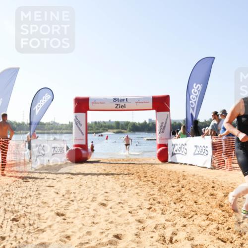 01.09.2024 - 17. Tribühne Triathlon Luisa Fischer http://msf.ph/oto/6926762 01.09.2024 10:59:54 Schwimmen 377, 443 meine-sportfotos.de