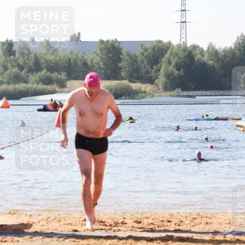 01.09.2024 - 17. Tribühne Triathlon Luisa Fischer http://msf.ph/oto/6926767 01.09.2024 10:59:58 Schwimmen 377, 443 meine-sportfotos.de