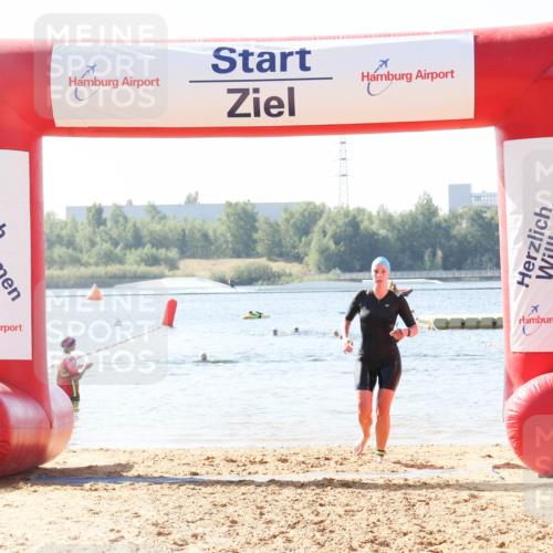 01.09.2024 - 17. Tribühne Triathlon Luisa Fischer http://msf.ph/oto/6926814 01.09.2024 11:00:15 Schwimmen 441 meine-sportfotos.de
