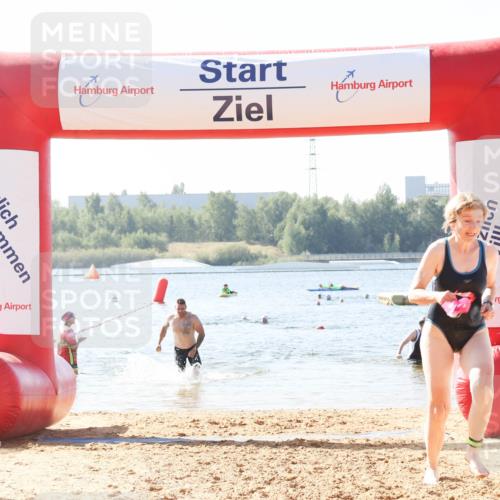 01.09.2024 - 17. Tribühne Triathlon Luisa Fischer http://msf.ph/oto/6926854 01.09.2024 11:00:37 Schwimmen 380, 422, 444 meine-sportfotos.de
