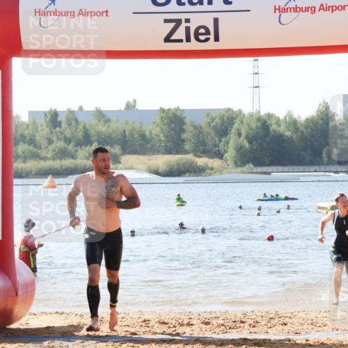 01.09.2024 - 17. Tribühne Triathlon Luisa Fischer http://msf.ph/oto/6926870 01.09.2024 11:00:41 Schwimmen 380, 422, 444 meine-sportfotos.de