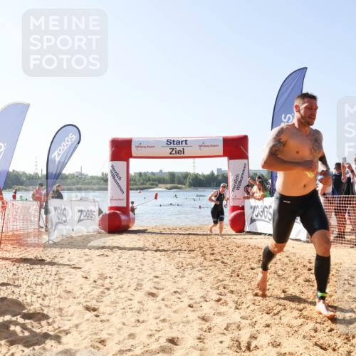 01.09.2024 - 17. Tribühne Triathlon Luisa Fischer http://msf.ph/oto/6926888 01.09.2024 11:00:45 Schwimmen 380, 422 meine-sportfotos.de