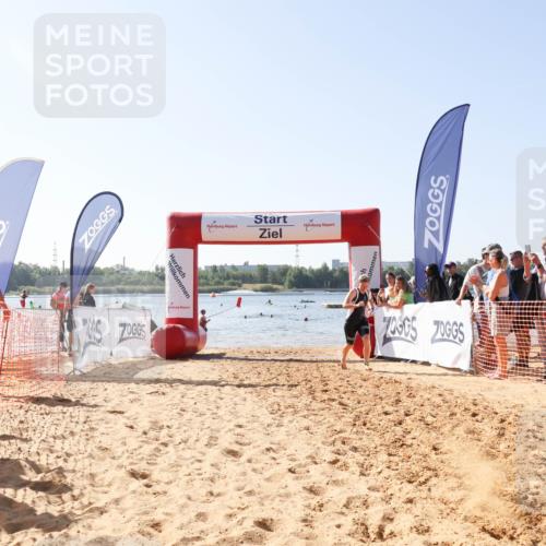 01.09.2024 - 17. Tribühne Triathlon Luisa Fischer http://msf.ph/oto/6926891 01.09.2024 11:00:45 Schwimmen 380, 422 meine-sportfotos.de