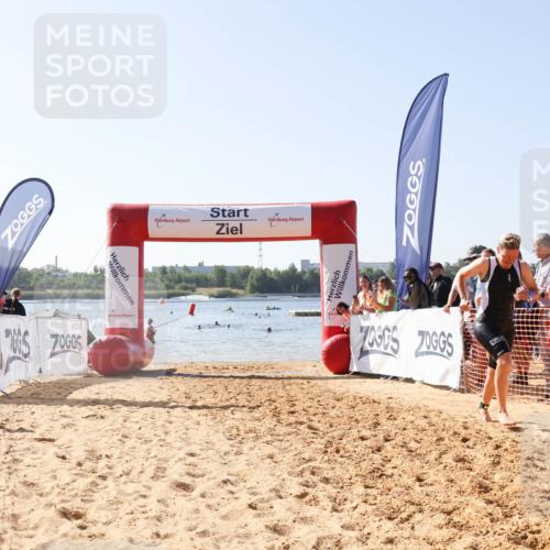 01.09.2024 - 17. Tribühne Triathlon Luisa Fischer http://msf.ph/oto/6926898 01.09.2024 11:00:47 Schwimmen 380, 422 meine-sportfotos.de
