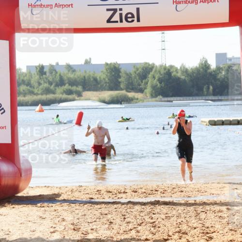 01.09.2024 - 17. Tribühne Triathlon Luisa Fischer http://msf.ph/oto/6926908 01.09.2024 11:01:09 Schwimmen 350, 393 meine-sportfotos.de