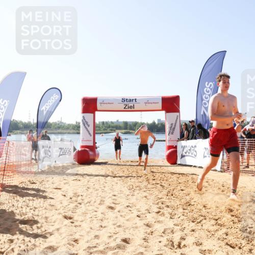 01.09.2024 - 17. Tribühne Triathlon Luisa Fischer http://msf.ph/oto/6926945 01.09.2024 11:01:20 Schwimmen 322, 350, 393, 403 meine-sportfotos.de