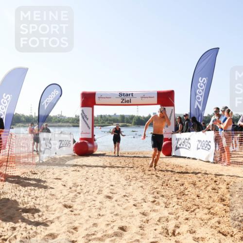 01.09.2024 - 17. Tribühne Triathlon Luisa Fischer http://msf.ph/oto/6926948 01.09.2024 11:01:21 Schwimmen 322, 350, 393, 403 meine-sportfotos.de