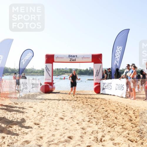 01.09.2024 - 17. Tribühne Triathlon Luisa Fischer http://msf.ph/oto/6926954 01.09.2024 11:01:23 Schwimmen 322, 350, 403 meine-sportfotos.de