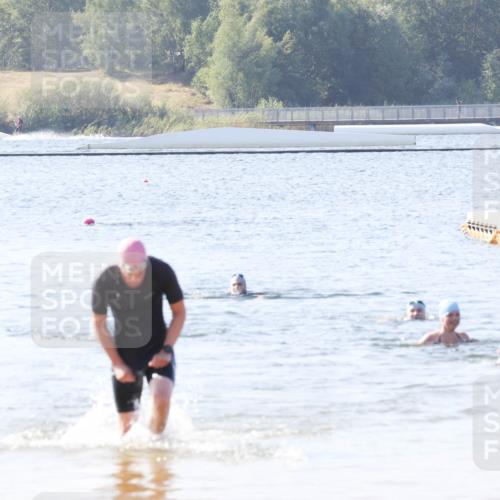 01.09.2024 - 17. Tribühne Triathlon Luisa Fischer http://msf.ph/oto/6926974 01.09.2024 11:01:49 Schwimmen 421 meine-sportfotos.de