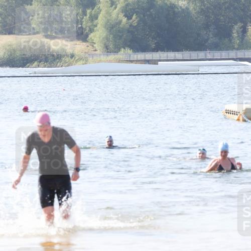 01.09.2024 - 17. Tribühne Triathlon Luisa Fischer http://msf.ph/oto/6926976 01.09.2024 11:01:50 Schwimmen 421 meine-sportfotos.de