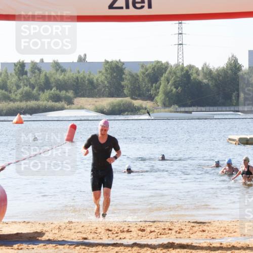 01.09.2024 - 17. Tribühne Triathlon Luisa Fischer http://msf.ph/oto/6926979 01.09.2024 11:01:52 Schwimmen 421 meine-sportfotos.de