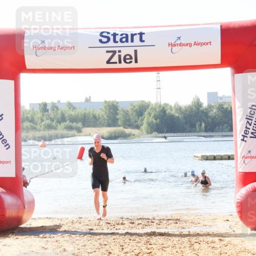01.09.2024 - 17. Tribühne Triathlon Luisa Fischer http://msf.ph/oto/6926981 01.09.2024 11:01:53 Schwimmen 421 meine-sportfotos.de