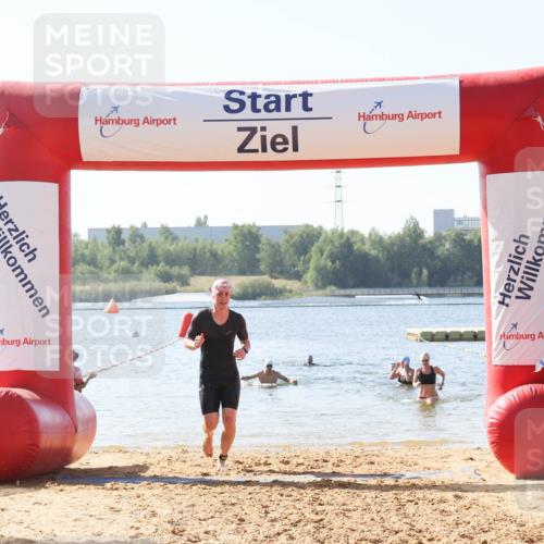 01.09.2024 - 17. Tribühne Triathlon Luisa Fischer http://msf.ph/oto/6926985 01.09.2024 11:01:54 Schwimmen 398, 421 meine-sportfotos.de