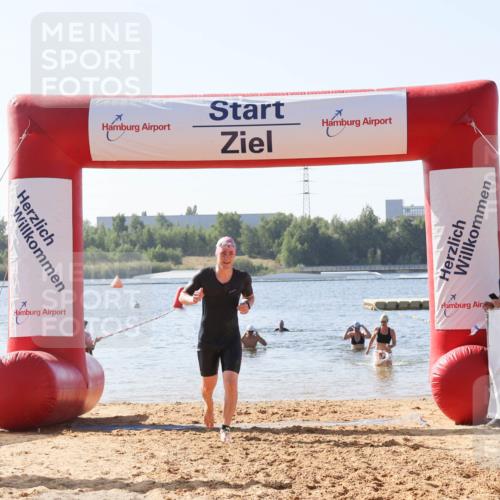 01.09.2024 - 17. Tribühne Triathlon Luisa Fischer http://msf.ph/oto/6926990 01.09.2024 11:01:56 Schwimmen 398, 421 meine-sportfotos.de