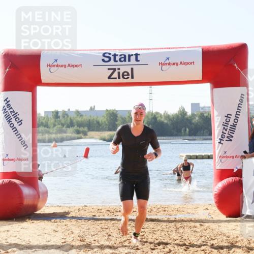01.09.2024 - 17. Tribühne Triathlon Luisa Fischer http://msf.ph/oto/6926996 01.09.2024 11:01:57 Schwimmen 398, 421 meine-sportfotos.de