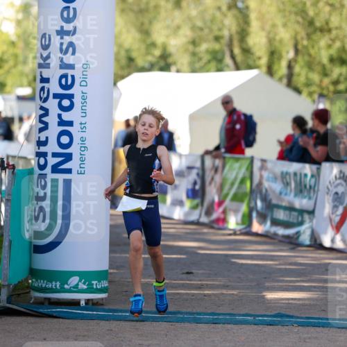 01.09.2024 - 17. Tribühne Triathlon Michael Strokosch http://msf.ph/oto/6930686 01.09.2024 09:45:29 Ziel 72 meine-sportfotos.de
