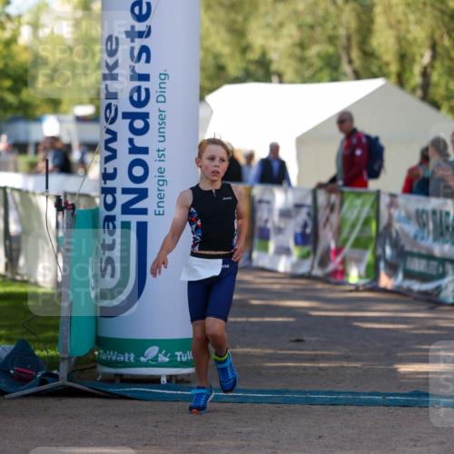 01.09.2024 - 17. Tribühne Triathlon Michael Strokosch http://msf.ph/oto/6930687 01.09.2024 09:45:30 Ziel 72 meine-sportfotos.de