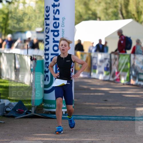 01.09.2024 - 17. Tribühne Triathlon Michael Strokosch http://msf.ph/oto/6930691 01.09.2024 09:45:30 Ziel 72 meine-sportfotos.de