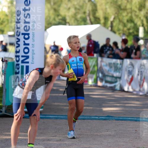 01.09.2024 - 17. Tribühne Triathlon Michael Strokosch http://msf.ph/oto/6930705 01.09.2024 09:45:39 Ziel 135 meine-sportfotos.de