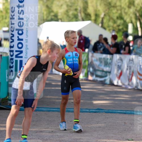 01.09.2024 - 17. Tribühne Triathlon Michael Strokosch http://msf.ph/oto/6930707 01.09.2024 09:45:39 Ziel 135 meine-sportfotos.de