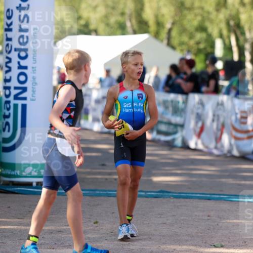 01.09.2024 - 17. Tribühne Triathlon Michael Strokosch http://msf.ph/oto/6930711 01.09.2024 09:45:40 Ziel 135 meine-sportfotos.de