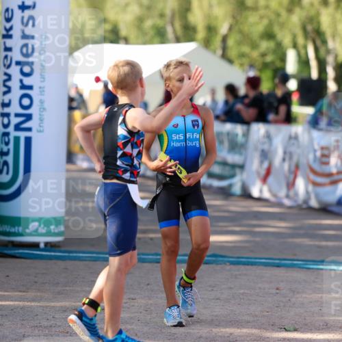 01.09.2024 - 17. Tribühne Triathlon Michael Strokosch http://msf.ph/oto/6930714 01.09.2024 09:45:40 Ziel 135 meine-sportfotos.de