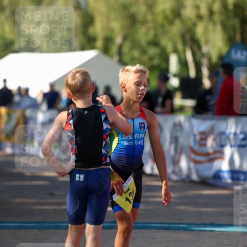 01.09.2024 - 17. Tribühne Triathlon Michael Strokosch http://msf.ph/oto/6930719 01.09.2024 09:45:42 Ziel 135 meine-sportfotos.de