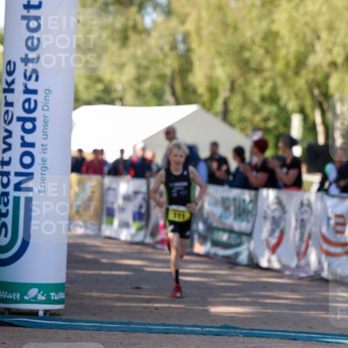 01.09.2024 - 17. Tribühne Triathlon Michael Strokosch http://msf.ph/oto/6930724 01.09.2024 09:46:08 Ziel 111 meine-sportfotos.de