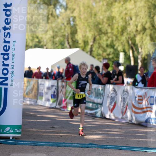 01.09.2024 - 17. Tribühne Triathlon Michael Strokosch http://msf.ph/oto/6930725 01.09.2024 09:46:08 Ziel 111 meine-sportfotos.de
