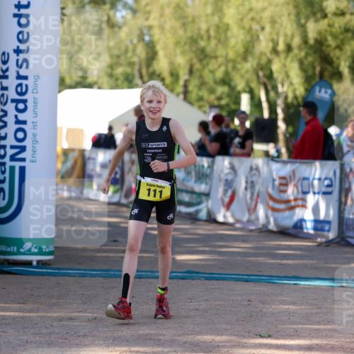 01.09.2024 - 17. Tribühne Triathlon Michael Strokosch http://msf.ph/oto/6930741 01.09.2024 09:46:11 Ziel 111 meine-sportfotos.de