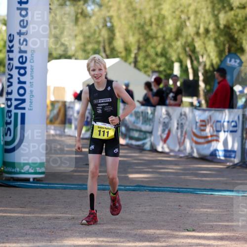 01.09.2024 - 17. Tribühne Triathlon Michael Strokosch http://msf.ph/oto/6930744 01.09.2024 09:46:11 Ziel 111 meine-sportfotos.de