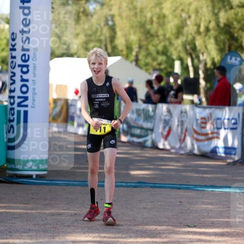 01.09.2024 - 17. Tribühne Triathlon Michael Strokosch http://msf.ph/oto/6930745 01.09.2024 09:46:11 Ziel 111 meine-sportfotos.de