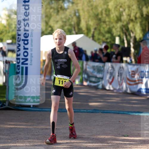 01.09.2024 - 17. Tribühne Triathlon Michael Strokosch http://msf.ph/oto/6930749 01.09.2024 09:46:12 Ziel 111 meine-sportfotos.de