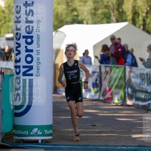 01.09.2024 - 17. Tribühne Triathlon Michael Strokosch http://msf.ph/oto/6930754 01.09.2024 09:46:40 Ziel 94 meine-sportfotos.de